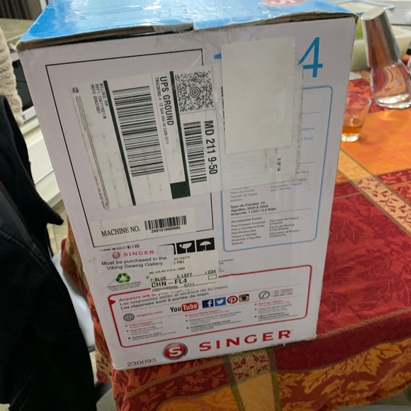 Singer sewing machine - Picture 5 of 5